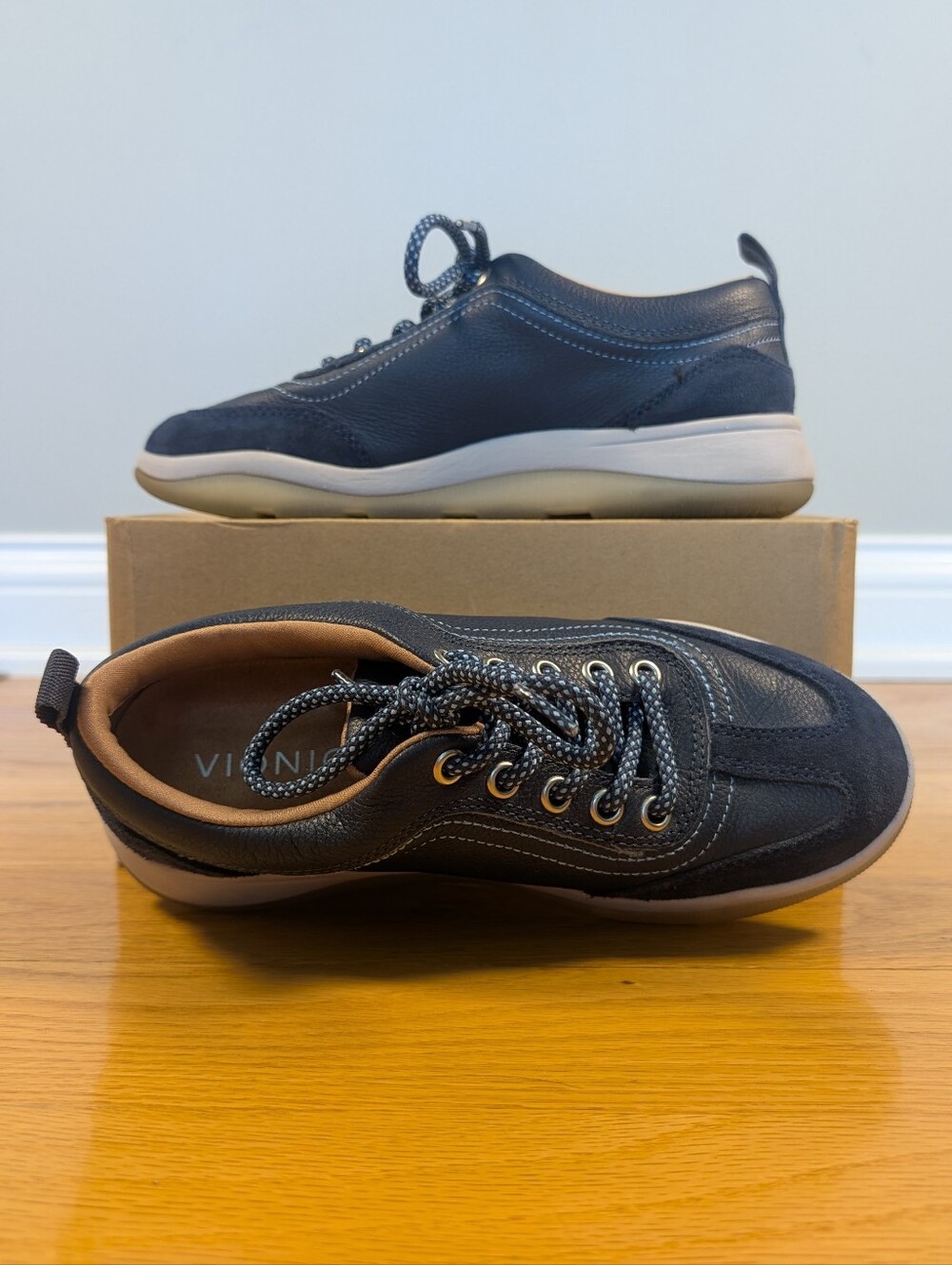 Vionic Navy Women’s Momentum Nyla Leather Shoes Size 5